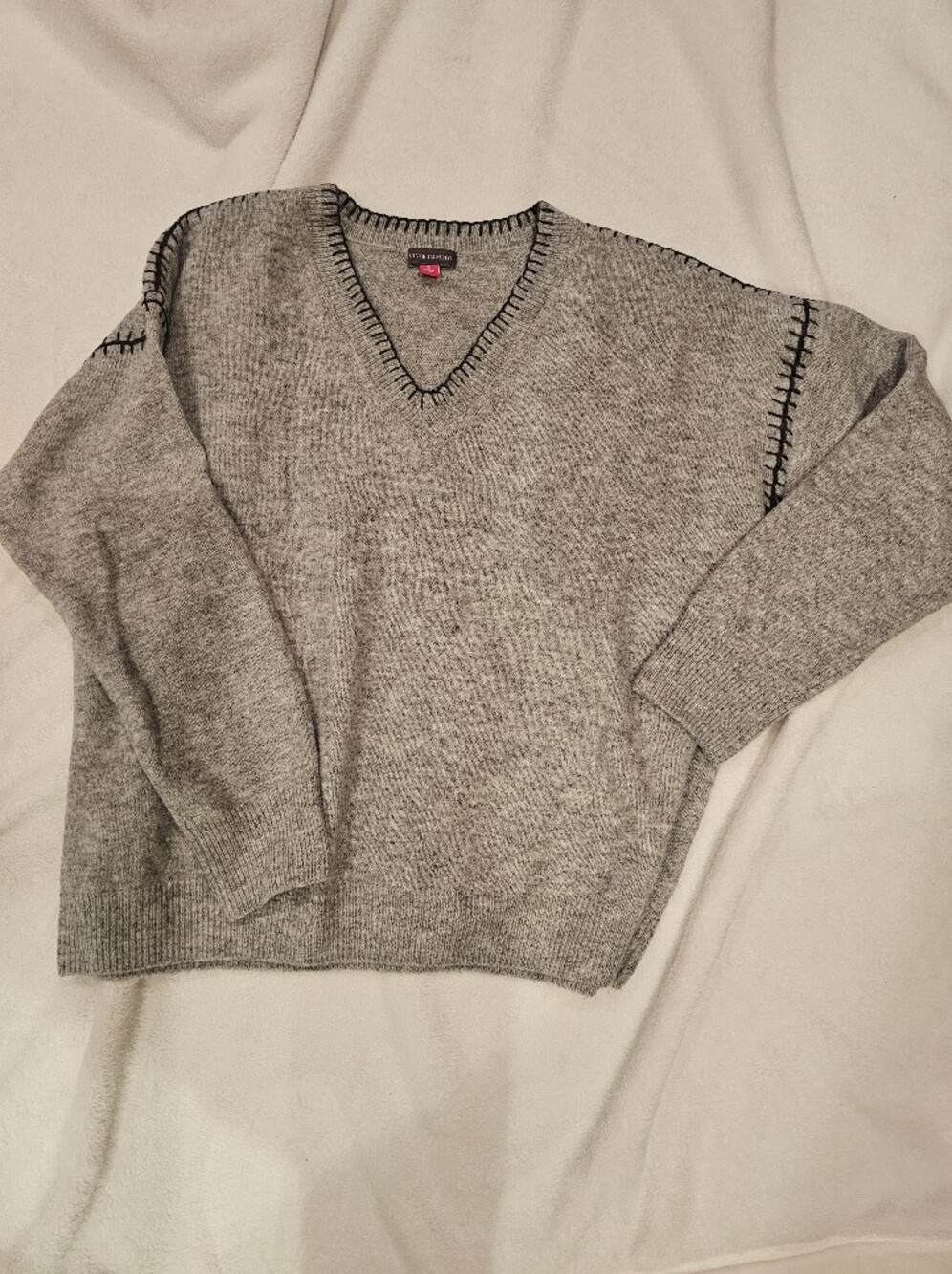 Madewell Women"s Heather Gray V-Neck Sweater with Black Stitch Detailing